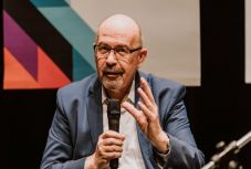 Markó Bélával ünnepli a magyar költészet napját a vásárhelyi színház