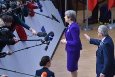 Megkezdődött a Brexitről szóló rendkívüli EU-csúcs Brüsszelben