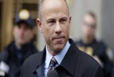 Csalások miatt vádat emeltek Donald Trump vádlójának ügyvédje ellen 