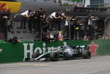 Hamilton nyerte az ezredik F1-es futamot