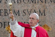 Ferenc pápa virágvasárnap alkalmából tartott beszédet a Szent Péter téren