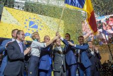 A PNL szerint „műveletlenek és tolvajok” vezetik az országot