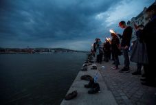 Az Élet menete Budapesten: egy skót embermentőre is emlékeztek