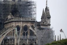 Notre-Dame lángokban: megfékezték a tüzet, de a kár felbecsülhetetlen