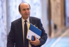 Már szerdán szavazhatnak az igazságügyi miniszter elleni indítványról