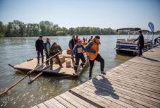 Megérkeztek Szegedre a Maroson végigtutajozó gyergyói tűzoltók