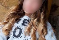 Az osztályban vágatta le a 11 éves lány festett haját a tanárnő – perelnek a szülők