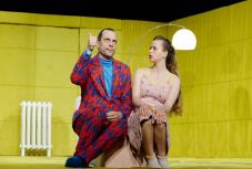 Friss humorú vígjátékkal érkezik Szatmárnémetibe a nyíregyházi színház