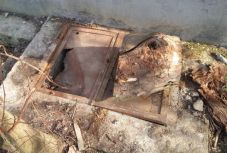 Kivizsgálást indított a Nép Ügyvédje a pöcegödörbe fulladt gyermek ügyében