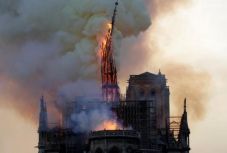 Megmentették a Notre-Dame festményeit, de belpolitikai vita alakult ki a huszártorony újjáépítéséről