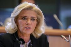 Európai biztos: óriási lehetőség az euróövezet, de fel kell rá készülni