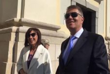 Magyarul is boldog húsvéti ünnepeket kívánt Johannis