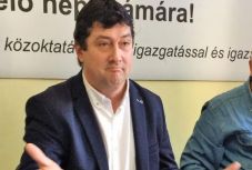 A magyar zászlót eltávolító bírósági ítéletről értesítették Magyarország külügyminisztériumát