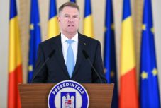 FRISSÍTVE – Reagálások az államfő által bejelentett népszavazási kérdésekre