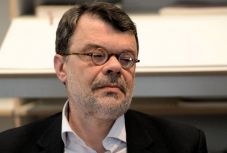 A választási hatóság volt elnöke tagadja a pártok pénzügyi vizsgálatainak leállítását