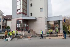 Elakadtak a közberuházások, mert a hatóságok egymásnak ellentmondó utasításokat adnak