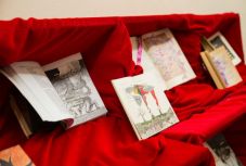 Amikor a könyvbe firkálni szabad, sőt díjazzák is