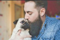 Több baktérium van a férfiak szakállán, mint a kutyák szőrén