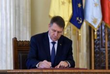 Az államelnök kihirdette a helyi választott tisztségviselők jogállásáról szóló törvény módoításait