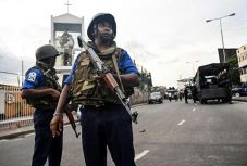 Lövöldözés tört ki Srí Lankán egy robbantásokat követő razzia során