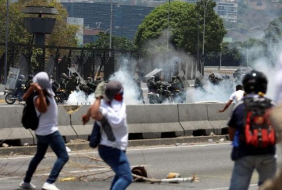 Kimerülni látszanak a tüntetések Venezuelában