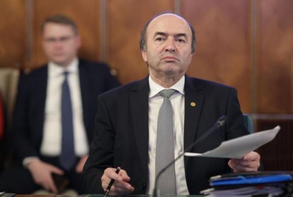 Tudorel Toader elhatárolódott a büntetőjogi törvények PSD-féle módosításától