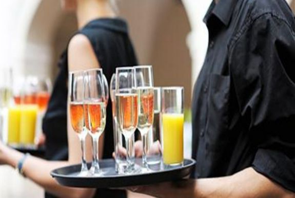 Megvert négy vendéget, köztük egy magyart az osztrák fogadós