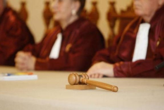 Meghosszabbították a szenátusi alkotmánybírósági tagságra való jelentkezés határidejét