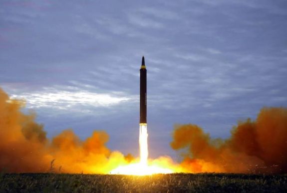 Több rövid hatótávolságú rakétát lőtt ki Észak-Korea
