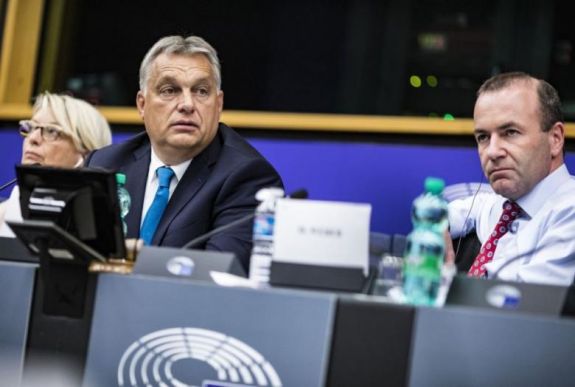 Manfred Weber: Magyarország rossz irányba tart Orbán Viktorral