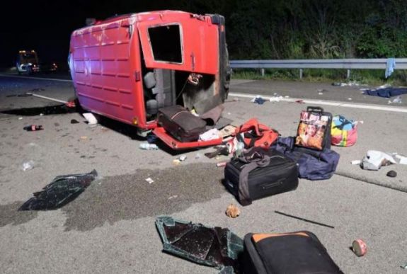 Román kisbusz balesetezett Németországban, egy Maros megyei utas meghalt