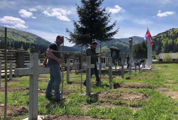 Hivatalos: törvényt sértettek az Úz-völgyében temetőt foglaló Bákó megyeiek