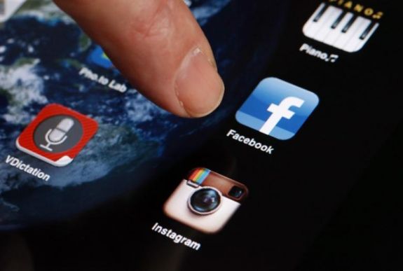 Minden cég a Facebookon nyomul, csak egy bank vonul ki a közösségi oldalakról