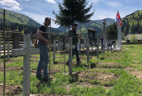 Temetőfoglalás Úzvölgyében: Korodi Attila szerint elhalasztják az ünnepséget a dormánfalviak