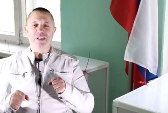 Orosz zászlóval kampányol a PSD-nek Nicolae Guță manele-sztár?