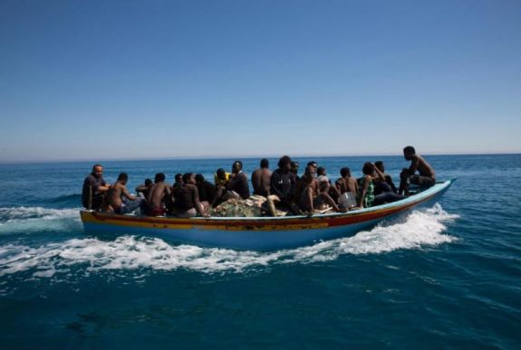 Salvini engedélyezte egy életveszélyben lévő migránscsoport partra szállását