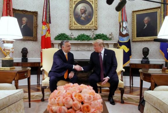 Trump: Orbán Viktor jó munkát végez az országa biztonságának megőrzésében