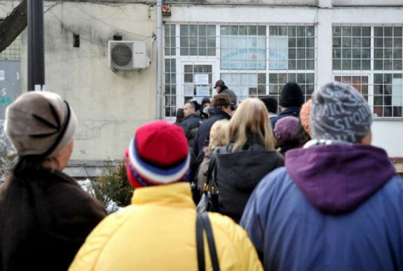 Sürgősségi rendelet: a kiskeresetűeknek nem kötelező az egészségbiztosítás