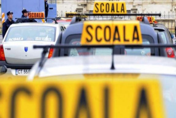 Ittasan tanított vezetni az autósiskola oktatója