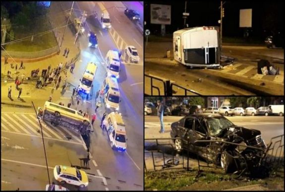 Felborult a kisbusz a balesetben, 16 utas került kórházba