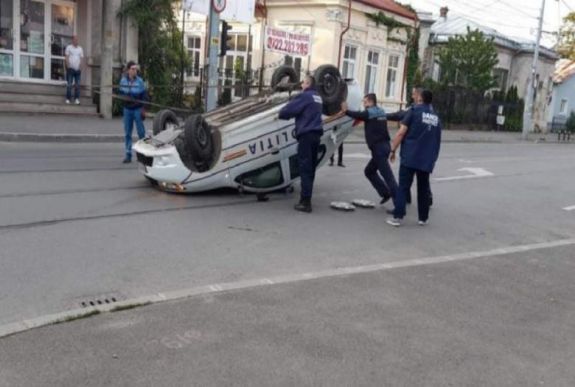 Balesetezett a szolgálati autójával egy ittas rendőr