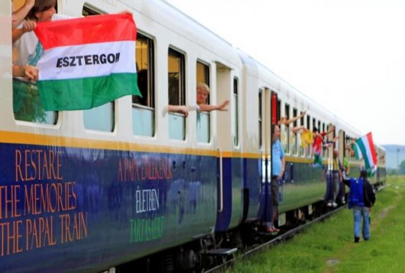 Bővítik a vonatjáratokat Ferenc pápa látogatására