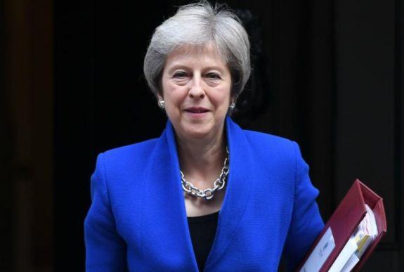 Theresa May a nyomás ellenére sem tervezi lemondását