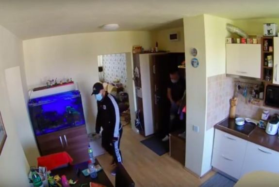 Felvétel készült a nagybányai lakásba behatoló tolvajokról