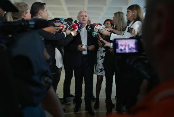 Dragnea szerint gyűlöletviharba kerültek, de a kormánynak maradnia kell