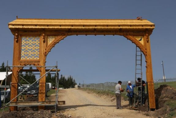Örök emléket állítanak Ferenc pápa csíksomlyói látogatásának