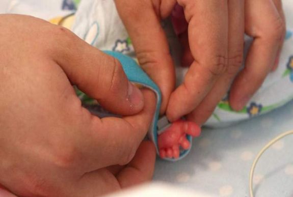 FRISSÍTVE - Hiába küzdöttek az orvosok a botoşani-i koraszülött életéért