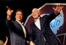 A filmvászonról, a koncertteremből és a sportpályáról a politikába