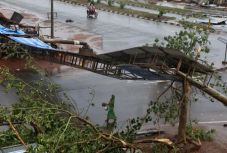 Több mint egymillió embert menekítettek ki a Fani ciklon útjából