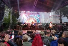 Az Irigy Hónaljmiriggyel buliztak az aradiak a magyar majálison